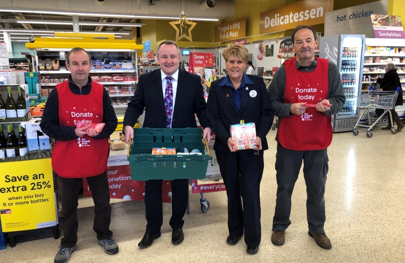 Abergele shoppers help people in need