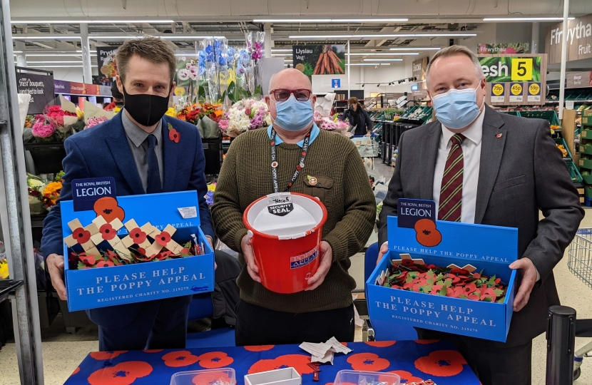 Abergele shoppers thanked for generous donations for Armed Forces community