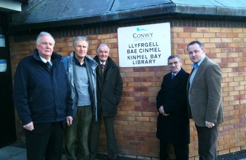 Library campaigners in Kinmel Bay with Darren Millar AM