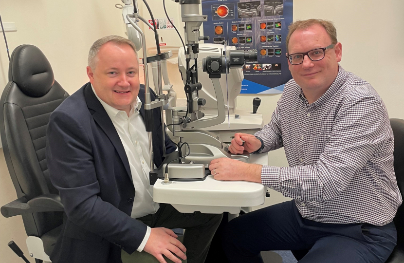 MS focuses on eye health after launch of new contract for Optometrists in Wales